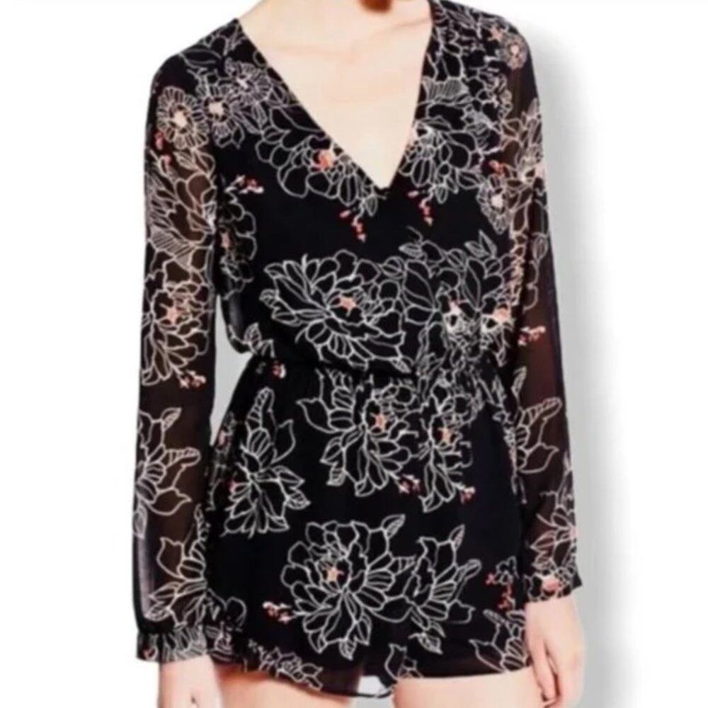 ASTR Black White Red Long-sleeved Floral Romper Size Medium Christmas Holiday